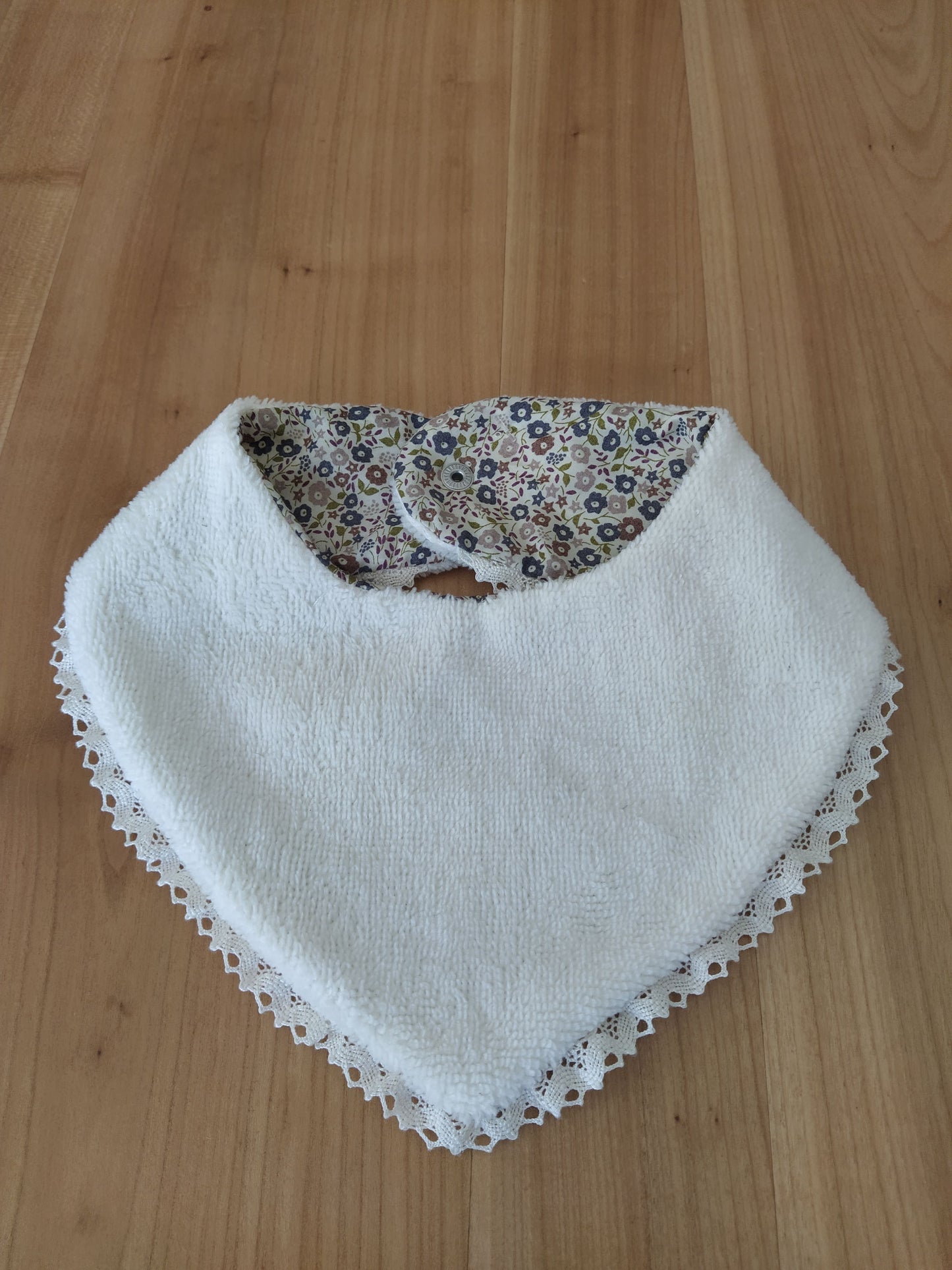 bavoir écru dentelle