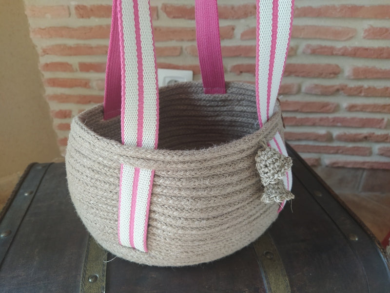 panier en corde et son petit baluchon