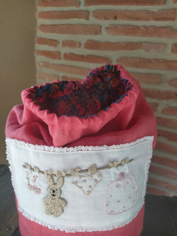 panier en corde et son petit baluchon