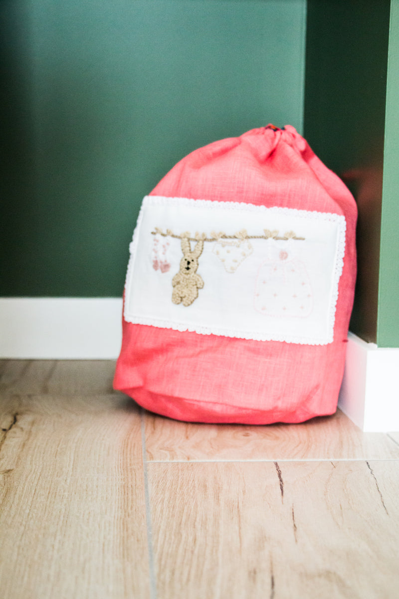 panier en corde et son petit baluchon
