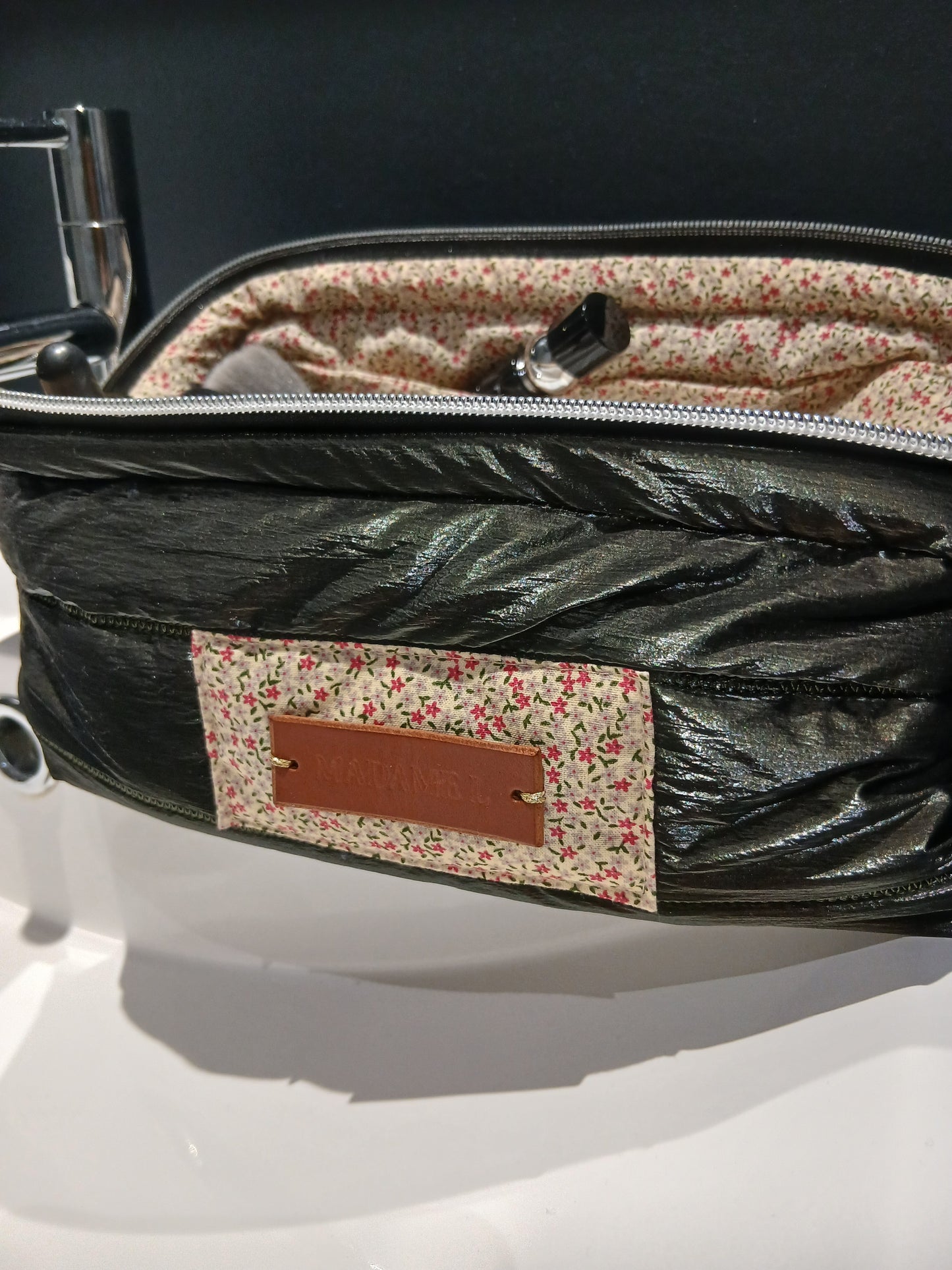 Trousse Matelassée Kaki Moiré - Édition Artisanale