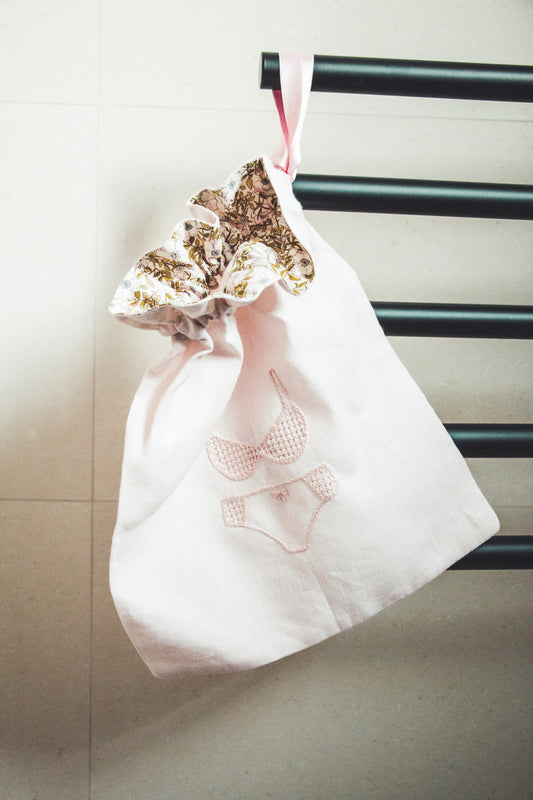 sac brodé main, pour lingerie